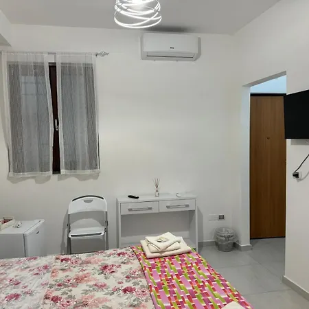 招待所 Casa Iris 卡斯特拉巴特