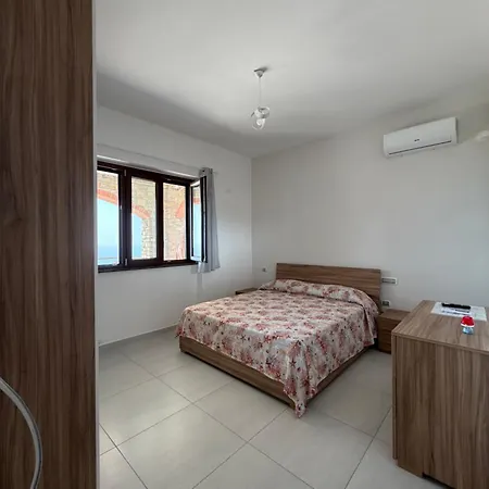 Casa Iris 3* קסטלבאטה