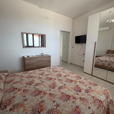 Casa Iris 3* קסטלבאטה