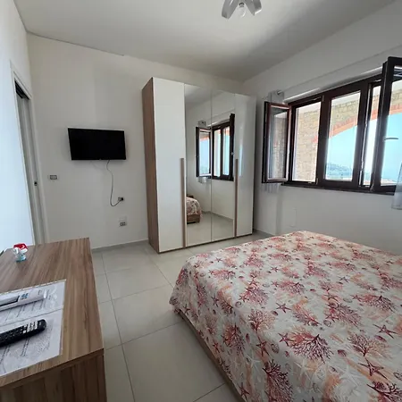 בית הארחה Casa Iris 3*