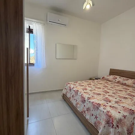 Casa Iris 3* קסטלבאטה