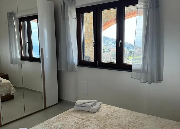 ゲストハウス Casa Iris カステッラバーテ